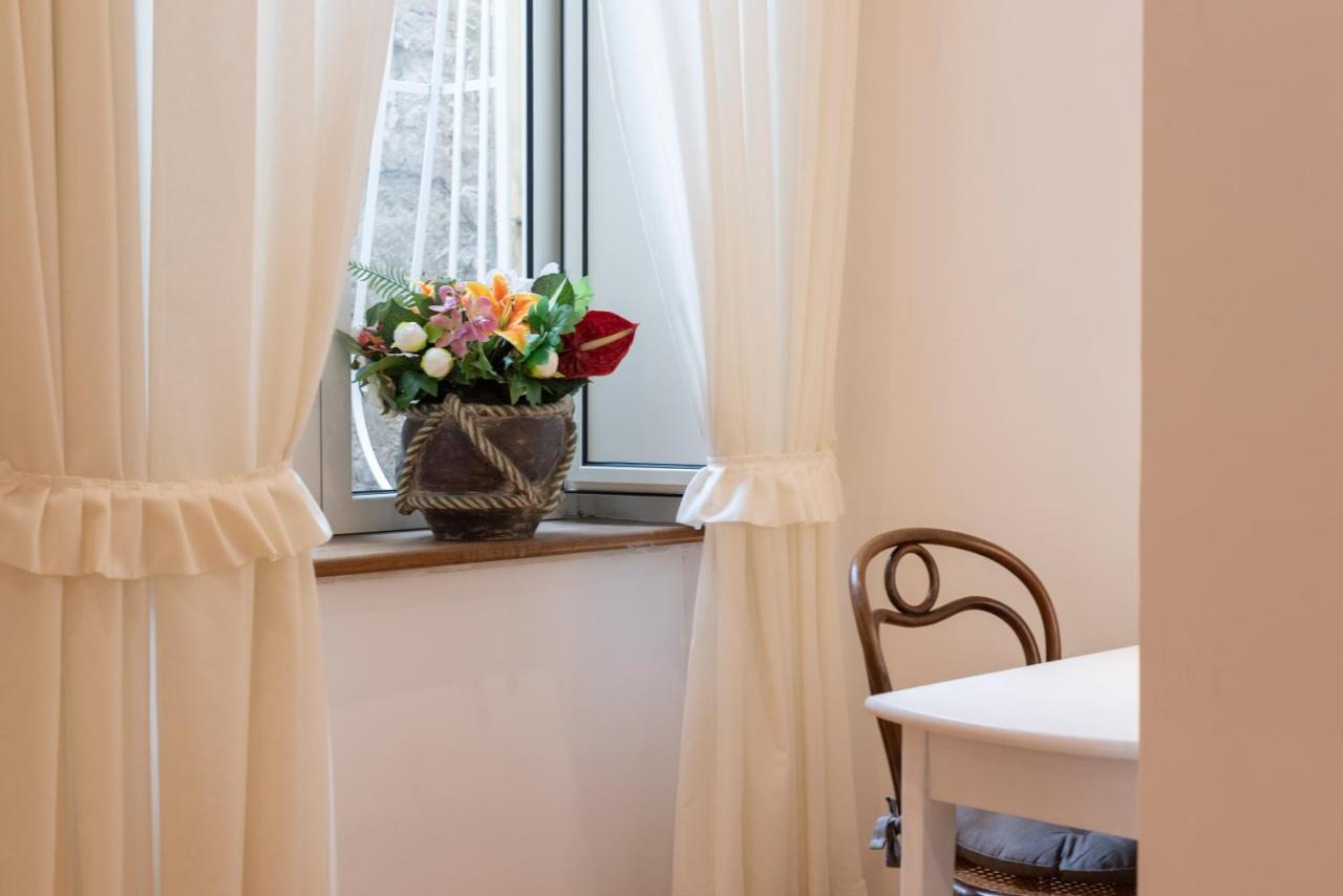 Pignatelli Rooms Napoli Bagian luar foto