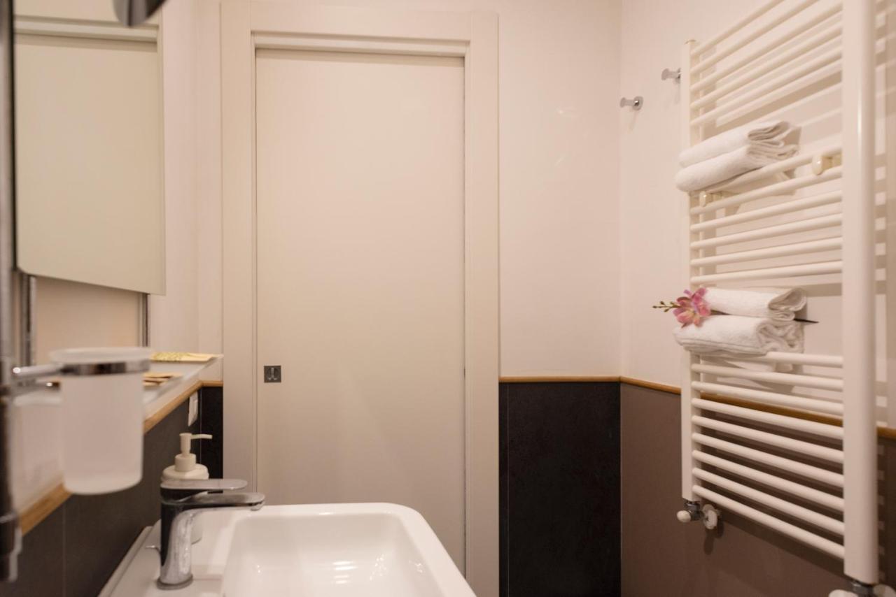 Pignatelli Rooms Napoli Bagian luar foto