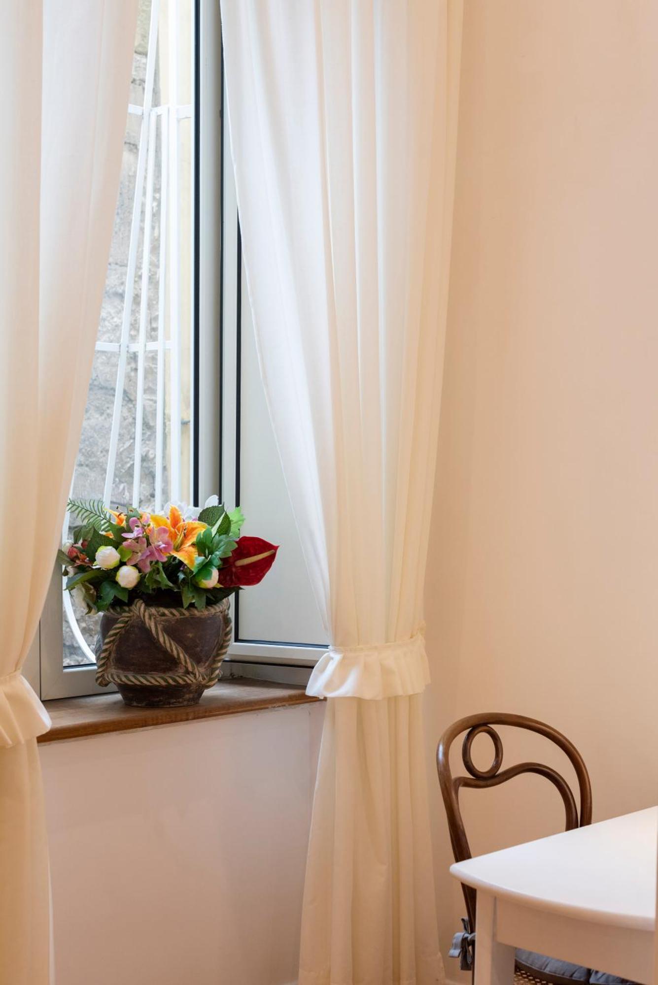 Pignatelli Rooms Napoli Bagian luar foto